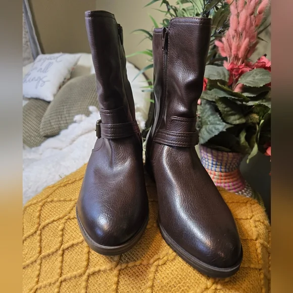 Naturalizer Ankle Boots, Women's size 8W, Brown - Picture 3 of 6